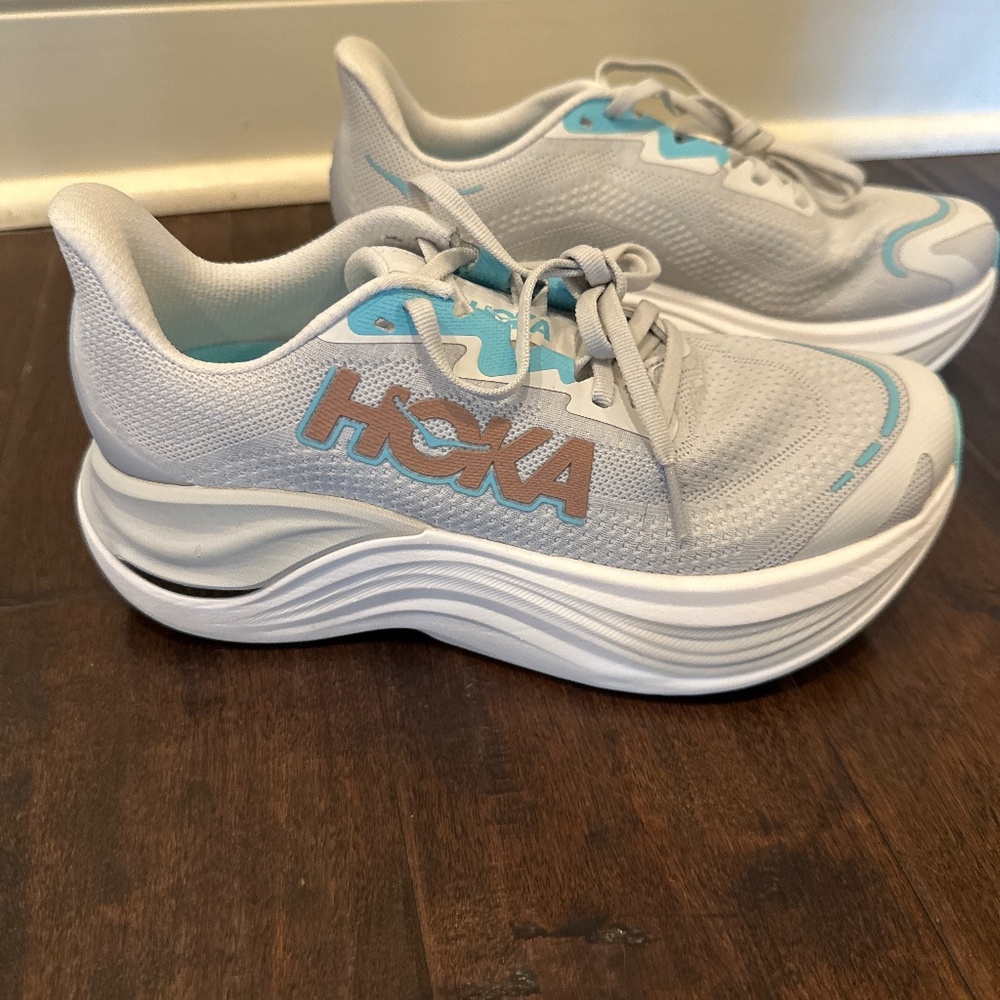 Hoka Skyward  size 6B